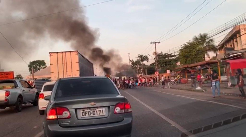 Manifestantes bloqueiam BR-316 em frente à prefeitura de Ananindeua