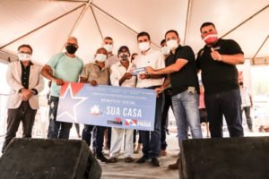 Governo do Pará assina cheques do Programa Sua Casa para famílias de Curionópolis e Serra Pelada