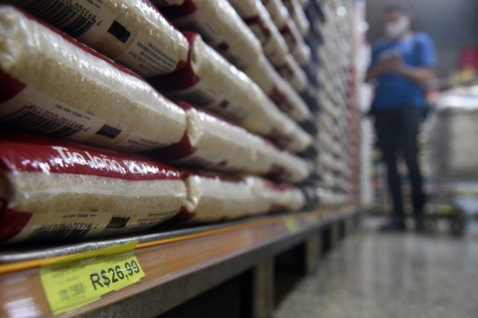 Ministra da Agricultura afirma que preço do arroz irá normalizar a partir de janeiro de 2021