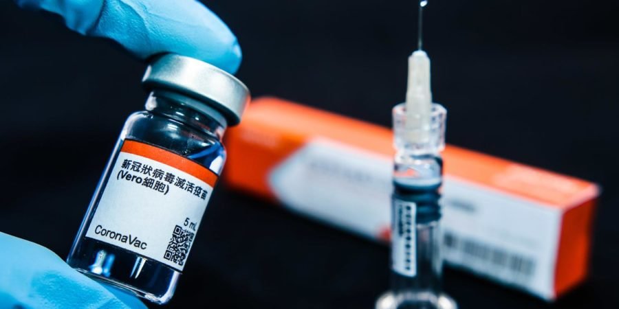 Anvisa autoriza importação de matéria prima para produção de 40 milhões de doses de vacina contra a covid-19