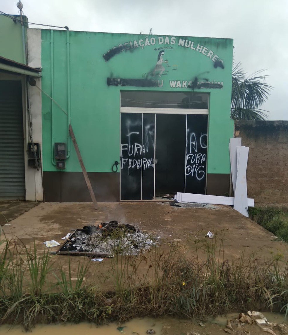 Garimpeiros ilegais invadem e destroem sede de associação de mulheres indígenas no Pará