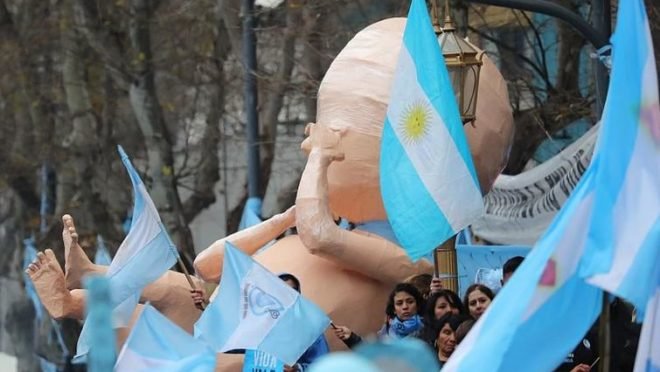 Estudante que era ativista pró-aborto morre ao tentar interromper gravidez na Argentina; grupos feministas não comentam o caso