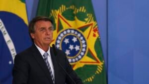 Presidente Jair Bolsonaro sanciona lei para reduzir preço dos combustíveis