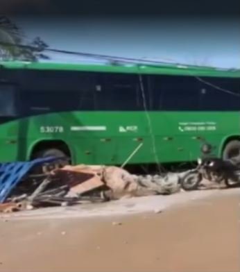 Em Parauapebas, motorista de ônibus passa mal e atinge muro